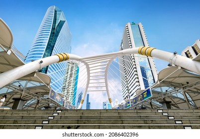 BANGKOK, THAILAND - DECEMBER 1, 2021 : Chong Nonsi Skywalk At Sathorn Bussiness Center Inthe Morning With Modern Architechture Building Landmark Of Bangkok Metropolis