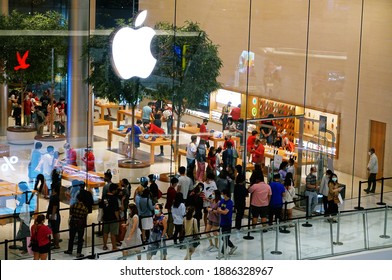 Bangkok, Thailand - December 29, 2020 : Apple Store Thailand At Icon Siam Shopping Mall, Entrance With People In Queue.