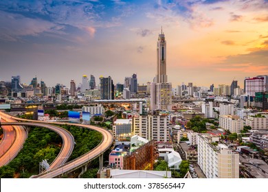 Bangkok, Thailand downtown cityscape with Baiyoke Tower II.