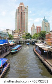 Bangkok Thailand - FEB 21: Bangkok Pratu Nam Travel By Boat On February 21, 2016 At Bangkok Pratu Nam Intersection, Thailand