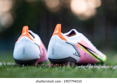pictures of nike boots