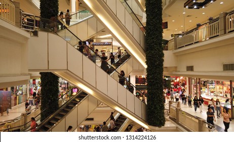 BANGKOK , THAILAND - February 3, 2019:Time Lapse Shopping Mall Crowd Of People On Escalator.