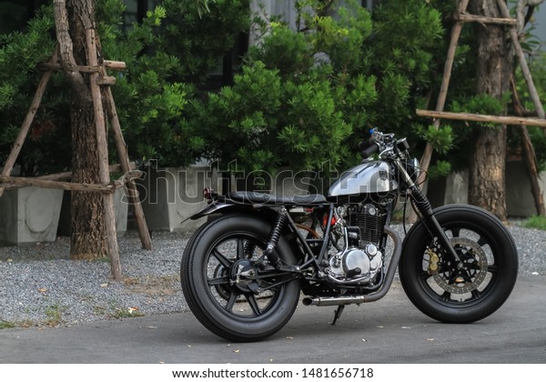 sr400 custom bobber