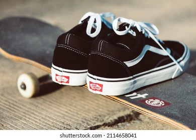 Vans off the wall Images, Stock Photos & Vectors | Shutterstock مكسرات مشكل