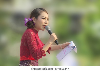 Bangkok, Thailand - January 29, 2017 : Beautiful Host Holding Script In Government Hosted Event To Promote Thailand Tourism