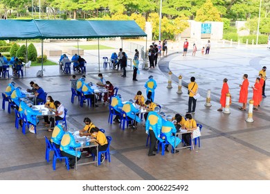 BANGKOK THAILAND - JULY 12, 2021: Public Health Department Team Of Bangkok. Covid-19 Testing At Rama 8 Bridge, Thonburi District.