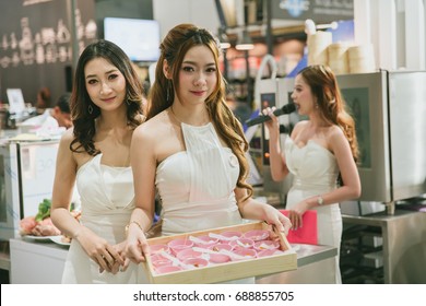 Bangkok. THAILAND - July 16 2017: Asian Women Pritty Give Food Sample To Customer In Food Market Industry Expo At Bangkok.