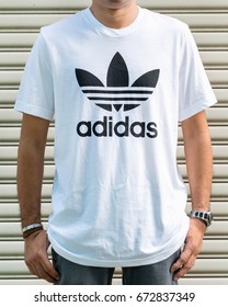 Adidas Shirt: imágenes, fotos de stock y vectores | Shutterstock