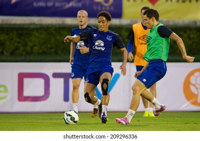 BANGKOK THAILAND JULY 26: Steven Pienaar (L) Of Everton In Action During Training Session At Supachalasai Stadium On July 26, 2014 In Bangkok, Thailand.