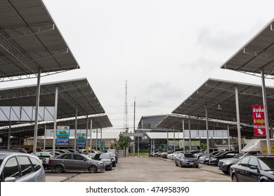 Bangkok, Thailand - July 28, 2016: The Second Hand Car Store In Bad Economy. ,the Second Hand Car Buying, Selling, Trading Is A Popular Business In Thailand