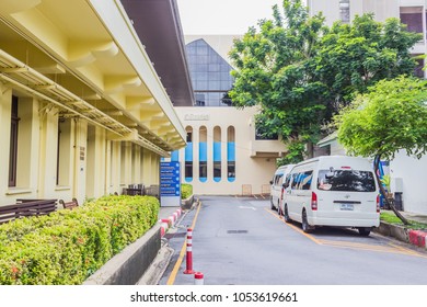 Bangkok, Thailand - July 8, 2017: Walking Path Leading To The Main Library Of Thammasat University. It Is The Famous University In Thailand, Especially In Social Science And Humanities Science.