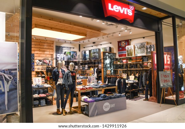 levis chinook centre