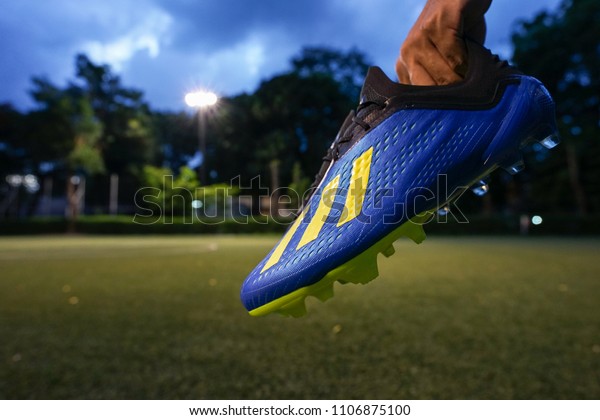sky wing football shoes