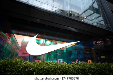 is there a nike store in financial district
