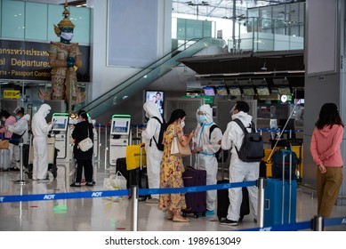 BANGKOK, THAILAND - JUNE 2021: Asian Chinese Passengers Protective Overall, Face Masks Suvarnabhumi Airport Check-in International Flight Departure Travel COVID-19 Outbreak Lockdown Coronavirus
