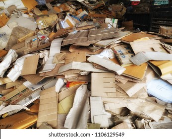 Old Cardboard Box Images Photos Et Images Vectorielles De Stock Shutterstock