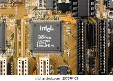 BANGKOK, THAILAND - MARCH 05, 2015: Early Microprocessor On Motherboard From Intel. Intel Is One Of The World's Largest And Highest Valued Semiconductor Chip Makers.