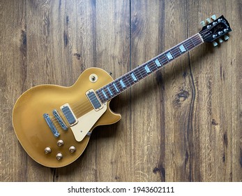 Bangkok, Thailand - march 25, 2021: Gibson Les Paul Deluxe Gold top More balanced pickups plus hotâ€“rod wiring for coil splitting and onboard Boost update this '70s icon for the 21st Century.