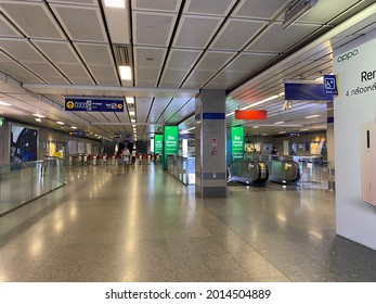 Bangkok, Thailand - March 28 2020: Empty MRT And BTS Inside The Passenger Train And Station. The Platform Were Left Empty Because Of The Covid 19 Lockdown Restriction In Bangkok, Thailand. 