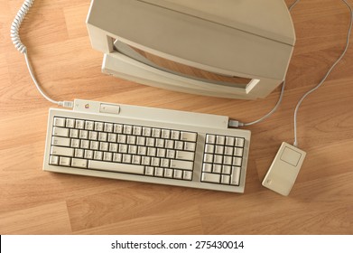 BANGKOK, THAILAND - MAY 06, 2015: The Apple Keyboard II and Apple Desktop Bus Mouse on desktop.