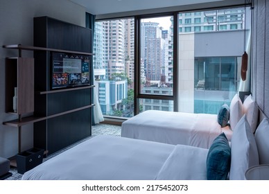 BANGKOK, THAILAND - MAY 20, 2022 : Two Twin Beds In A Luxury Hotel Room In Bangkok 