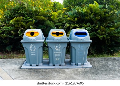 1,025 Different color dustbins Stock Photos, Images & Photography ...