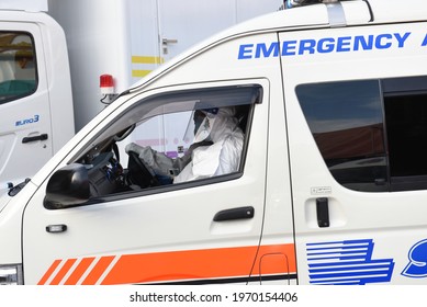 Bangkok, Thailand - May 8, 2021 Ambulance With Volunteers Dressed In PPE Clothes Ready To Bring Covid-19 Infected People From Wat Saphan Klong Toey To Hospital. To Heal In The Public Health System.