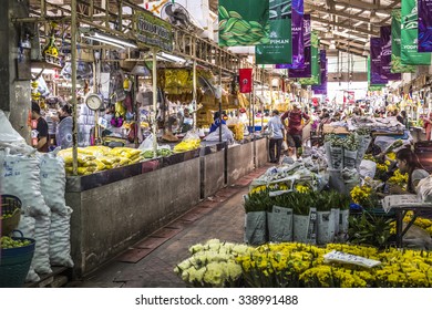 BANGKOK, THAILAND - NOVEMBER 07, 2015: Local Woman Sells Thai Style Garland (Phuang Malai) At A Market Near Silom Road, Bangkok, Thailand