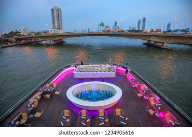 BANGKOK, THAILAND - NOVEMBER 15, 2018 :The Luxury Restaurant Cruise For Dinner In Chaopraya River.