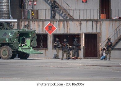 Bangkok, Thailand - November 18, 2019 : Demonstration Showcase The Capability Of The Royal Thai Armed Forces And Disaster Relief Agency At Defense And Security 2019 Impact Exhibition Center Thailand.