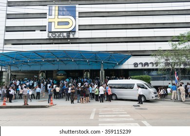 Bangkok, Thailand - November 20, 2015 : Many Working People Preparedness For Fire Drill Or Other Disaster At Office In Bangkok Thailand