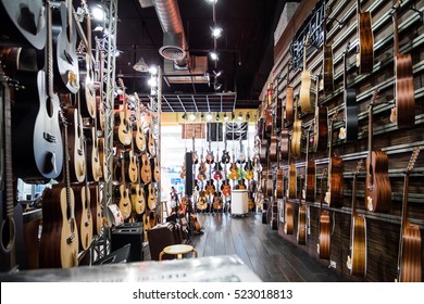 11,839 Musical Instrument Store Images, Stock Photos & Vectors ...