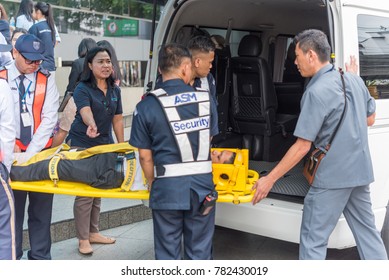 Bangkok, Thailand - November 30, 2017 : Many Working People Preparedness For Fire Drill Or Other Disaster By Move Injury Patient On Spine Board At Office In Bangkok Thailand