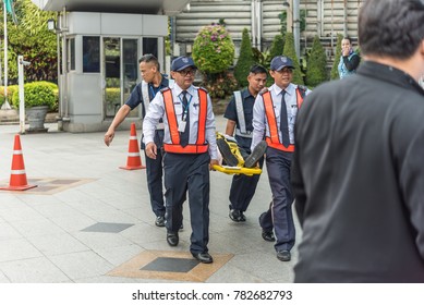 Bangkok, Thailand - November 30, 2017 : Many Working People Preparedness For Fire Drill Or Other Disaster By Move Injury Patient On Spine Board At Office In Bangkok Thailand