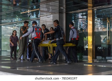 Bangkok, Thailand - November 30, 2017 : Many Working People Preparedness For Fire Drill Or Other Disaster By Move Injury Patient On Spine Board At Office In Bangkok Thailand