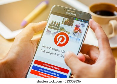 Bangkok, Thailand - November10,2016: Amsung Note5 With Social Internet Service Pinterest On The Screen. Pinterest Is An Online Pinboard That Allows People To Pin Their Interesting Things.