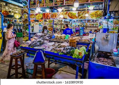 Bangkok, Thailand - Oct 30, 2019: Neon Night Market Bangkok,
 In Pratunam (locally Known As Talad Neon) Opens Nightly As A Lively Bazaar On Petchaburi Road,