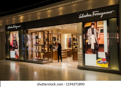 1,664 Hong kong airport shopping Images, Stock Photos & Vectors ...