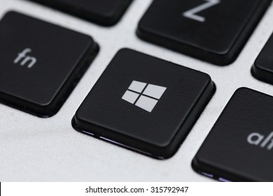 BANGKOK, THAILAND -SEPTEMBER 12, 2015:The New  Windows 10 Icon On Latop Keyboard On September 12,2015