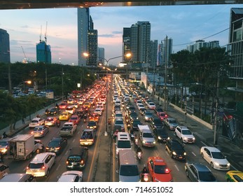 BANGKOK, THAILAND - September 13,2017 Traffic Jam In The Evening Of Rush Hour At Petchburi Road In Bangkok. Top View Of Transportation And Car Traffic In Bangkok City Thailand.