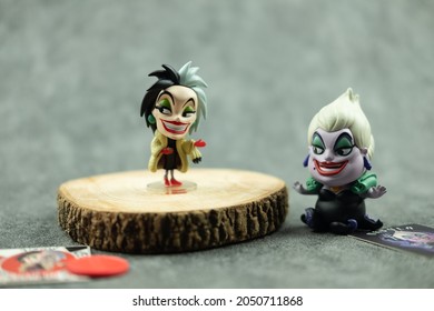 Bangkok, Thailand - September 14, 2021 : Villain Series Blind Box X MINISO, Cute Toy Of Cruella De Vil And Ursula Sell In Thailand