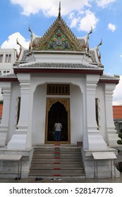 Bangkok, Thailand - September 15, 2016: Bangkok City Pillar Shrine Was The First Building Built After The Establishment Of Rattanakosin Kingdom During The Reign Of King Rama I Of The Chakri Dynasty.