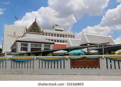 Bangkok, Thailand - September 15, 2016: Bangkok City Pillar Shrine Was The First Building Built After The Establishment Of Rattanakosin Kingdom During The Reign Of King Rama I Of The Chakri Dynasty.