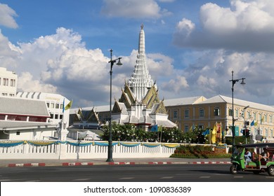 Bangkok, Thailand - September 16, 2016: Bangkok City Pillar Shrine Was The First Building Built After The Establishment Of The Rattanakosin Kingdom To Replace The Old Capital Of The Thonburi Kingdom.