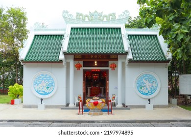 Bangkok, Thailand - September 3, 2022: Chao Mae Lim Ko Niao Chinese Shrine Locate On CU Centenary Park. Chinese Temple Used As Place Of Worship Of Chinese Buddhism, Taoism Or Chinese Folk Religion