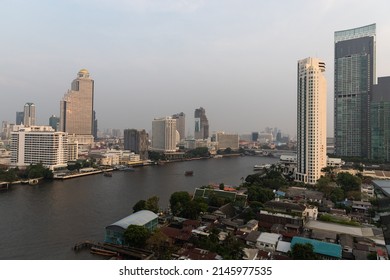 Bangkok, Thailand-12 April 2565 High Angle View Of Thailand Building On The Chao Phaya River