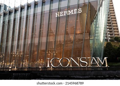 Bangkok, Thailand-12 April 2565 Signpost ICONSIAM and HERMES Store.The Iconsiam is department store high-end shopping malls on Chao Phraya River in Bangkok.