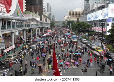 Bangkok, Thailand-31 Oct 2021: Thai Protesters On The Street Call For Reforms To Monarchy, Abolish Lèse-majesté Section 112 On  Ratchaprasong Intersection, Bangkok.