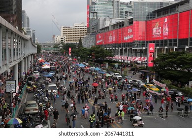 Bangkok, Thailand-31 Oct 2021: Thai Protesters On The Street Call For Reforms To Monarchy, Abolish Lèse-majesté Section 112 On  Ratchaprasong Intersection, Bangkok.