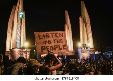 Bangkok Thailand-Aug16,2020: Protester With Face Mask Shows The Sign 